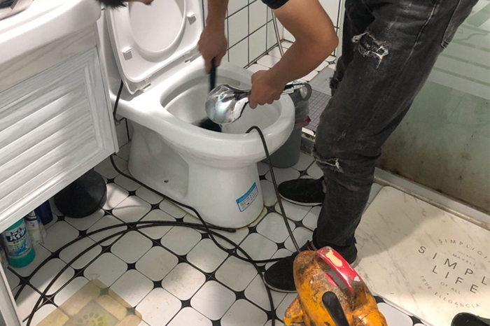 平潭马桶堵塞自己疏通还是找师傅?专业上门服务让你省时更省心